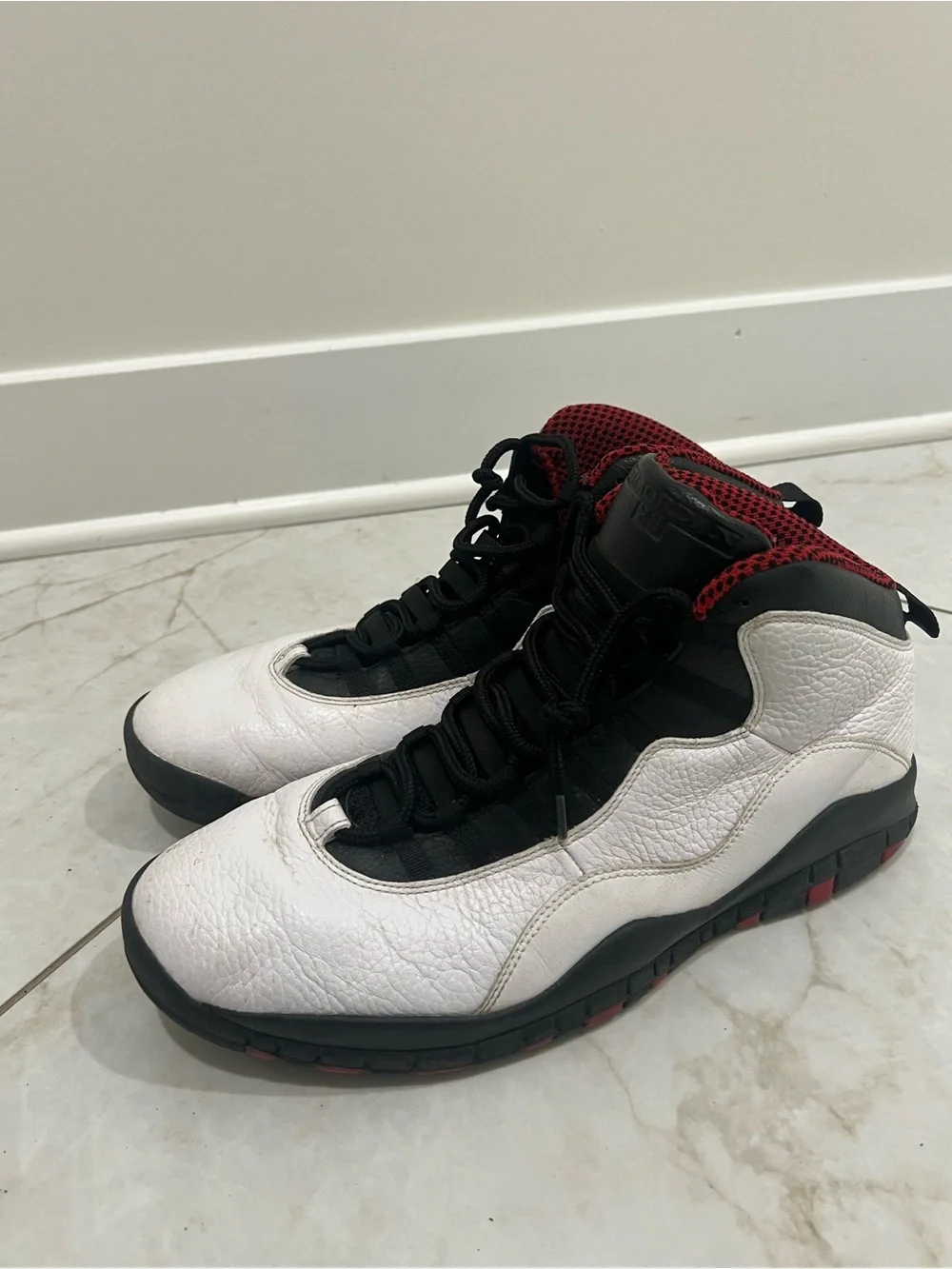Air Jordan White 10 Retro Chicago Sneakers Size 13 US